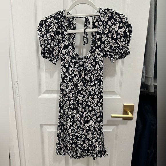 Reformation Lillian Mini Dress Elaine Black & White Floral Square Neck (Size 2) - Picture 8 of 8